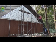Cubra a estufa com filme preto e branco